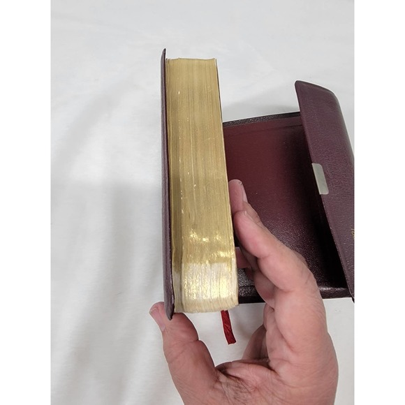 Vintage New International Version Holy Bible with Snap Closure SZ 4X6 - Picture 7 of 9